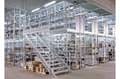 Scaffalature metalliche zincate 8 struttura a due livelli con scaffalature zincate e passerelle